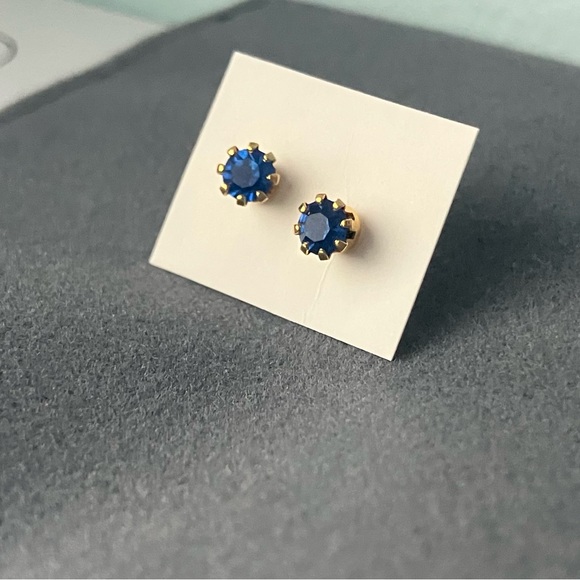 Vintage Sapphire Gold tone studs! September birthstone! - Picture 2 of 5